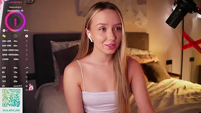 HollisBeckett online show from 15, 11, 2025