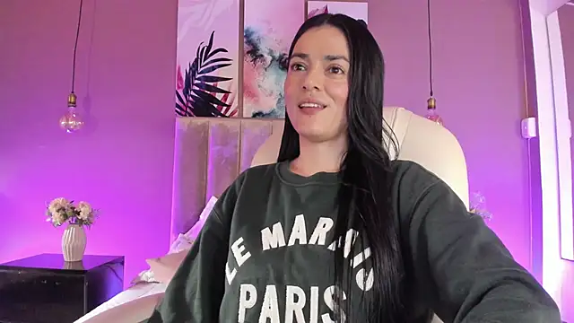 BellaClaiir online show from 4, 11, 2025