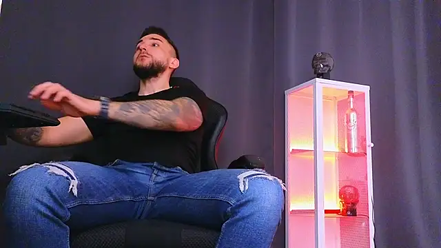 MightyAaron66 online show from 16, 2, 2025