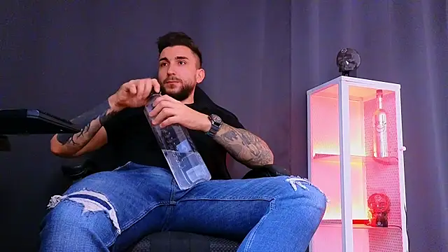 MightyAaron66 online show from 4, 3, 2025