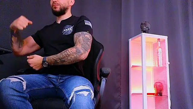 MightyAaron66 online show from 5, 3, 2025