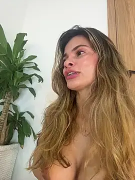 Snapshot of cuteluci_ chatting on 8, 6, 2026 cuteluci online show from 8, 6, 2026