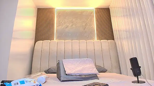 kata hazel online show from 27, 2, 2026