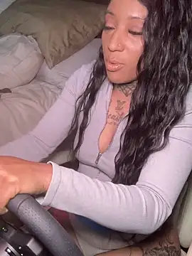 CrownedNyaries online show from 24, 12, 2024