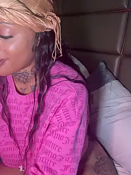 CrownedNyaries online show from 2, 1, 2025