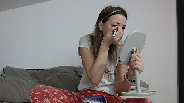 SweetMaddy888 online show from 8, 12, 2024