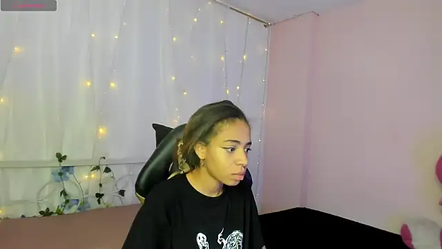 Snapshot of Abigail_Wilson_ chatting on 3, 2, 2025 Abigail Wilson online show from 3, 2, 2025