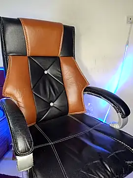 Black-Pearll online show from 1, 2, 2025