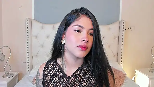 Mia Elowen online show from 11, 2, 2025