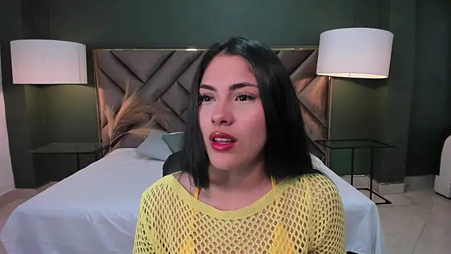 Mia Elowen online show from 7, 3, 2025