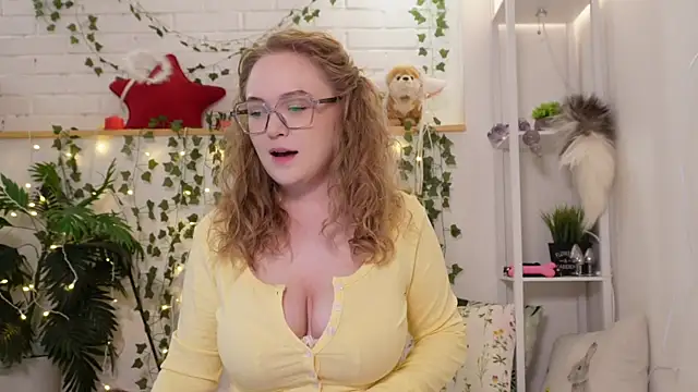 MonicaAsis online show from 11, 9, 2025