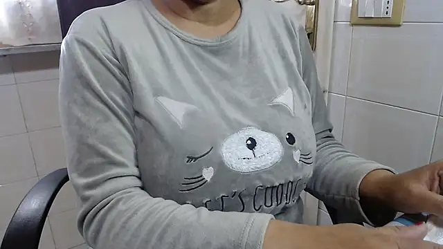 Foxlady2271 online show from 9, 11, 2025