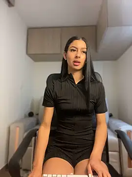 maddy bronw  online show from 21, 12, 2024