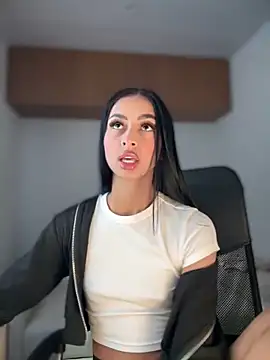 maddy bronw  online show from 24, 2, 2025