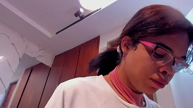 evelyn wine online show from 17, 10, 2025