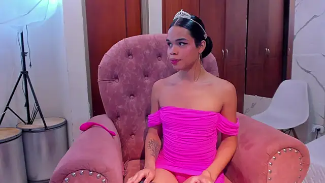 evelyn wine online show from 10, 11, 2025