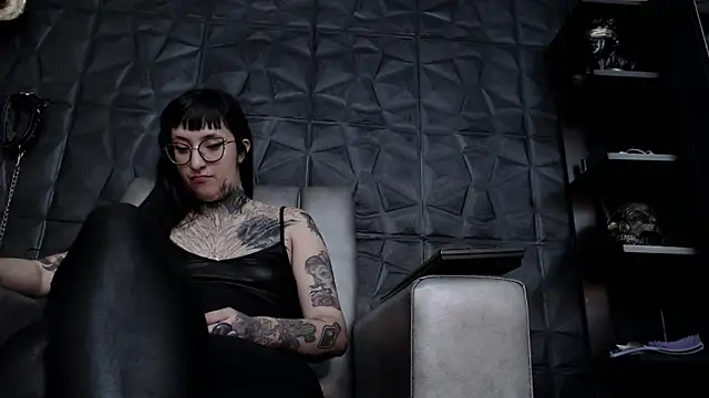 Agata Darkness online show from 20, 12, 2025