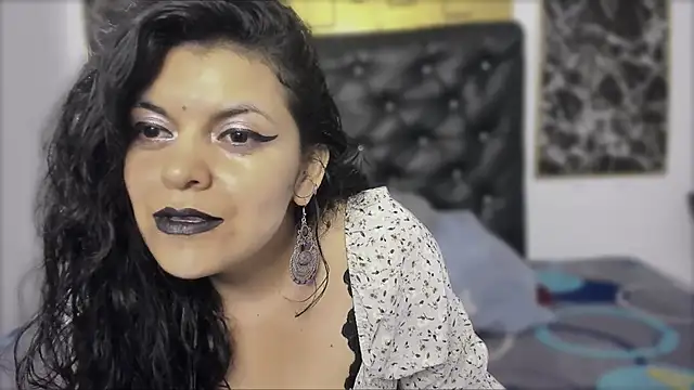 Snapshot of scarlett_w0lf chatting on 20, 11, 2025 scarlett w0lf online show from 20, 11, 2025