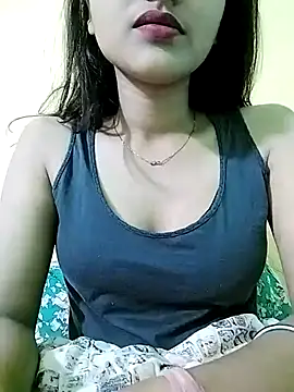 MISSQUEEN48 online show from 5, 3, 2025