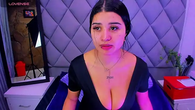 venusowen  online show from 5, 11, 2025