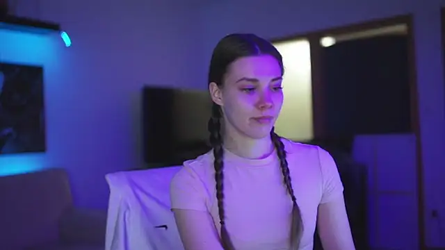 StephanieNeeson online show from 26, 2, 2025