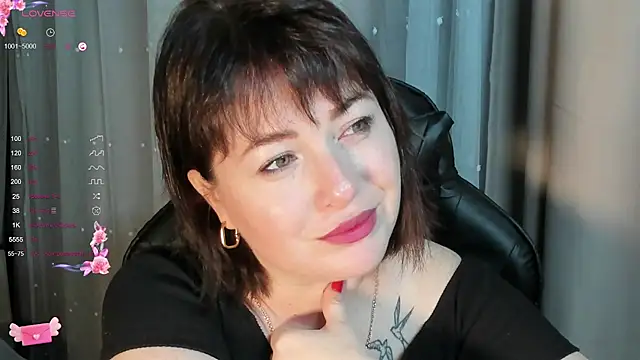 Snapshot of Victoria_Di chatting on 26, 9, 2025 Victoria Di online show from 26, 9, 2025