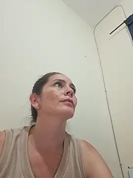 Snapshot of Hanny_24 chatting on 5, 2, 2026 Hanny 24 online show from 5, 2, 2026