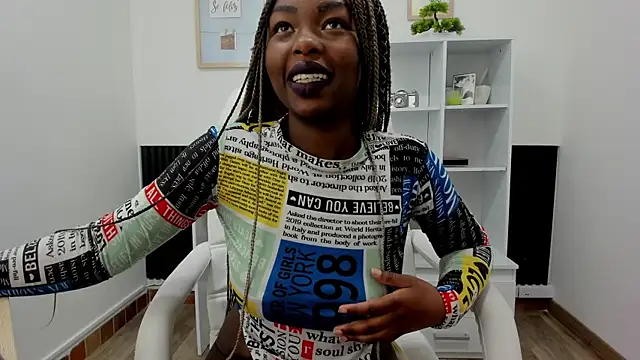 Snapshot of _Zooee chatting on 8, 1, 2025 Zooee online show from 8, 1, 2025
