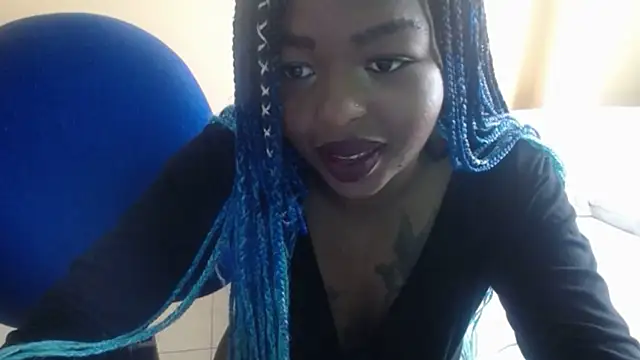 Snapshot of _Zooee chatting on 5, 2, 2025 Zooee online show from 5, 2, 2025