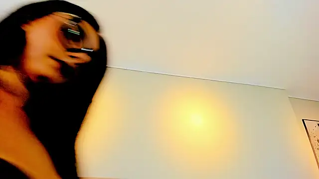 Isis Osman online show from 6, 2, 2026