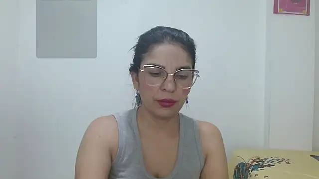 anybellucci43 online show from 12, 12, 2024