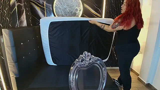 Bruja  Scarlata online show from 1, 12, 2025