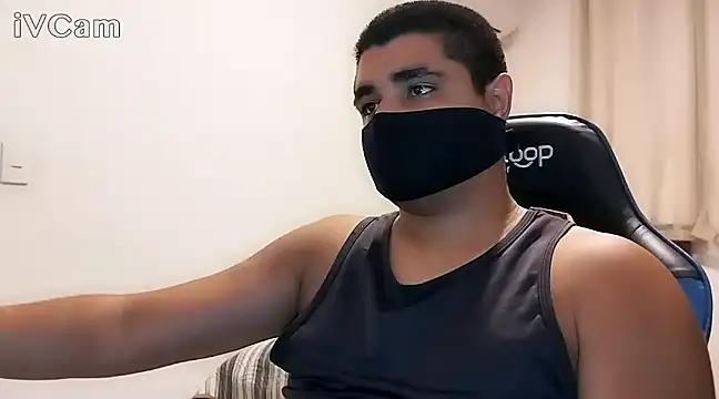 Snapshot of LeoPutaria chatting on 4, 1, 2025 LeoPutaria online show from 4, 1, 2025