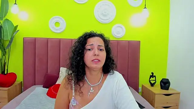 Snapshot of Linda_Insatiable chatting on 11, 6, 2026 Linda Insatiable online show from 11, 6, 2026
