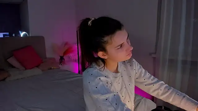 Laura Leee online show from 15, 2, 2025