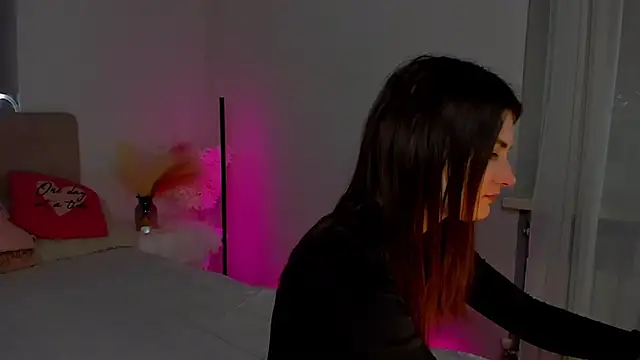 Laura Leee online show from 25, 2, 2025