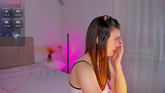 Laura Leee online show from 8, 3, 2025