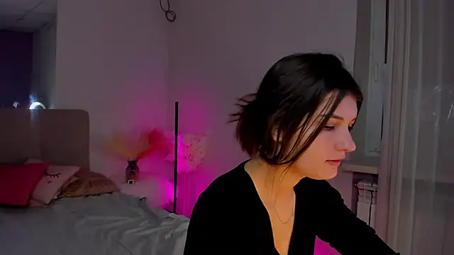 Laura Leee online show from 15, 3, 2025