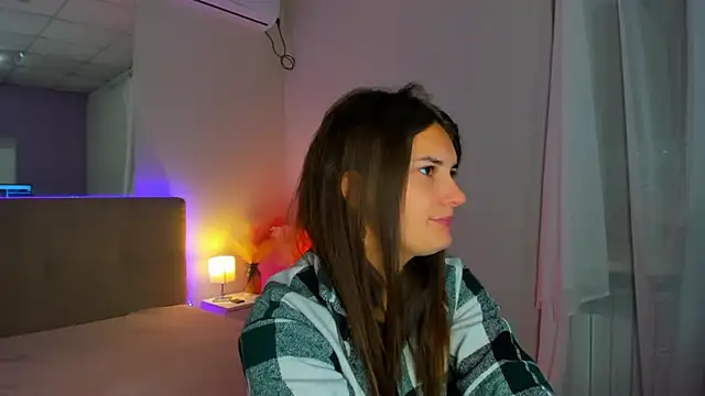 Laura Leee online show from 3, 10, 2025