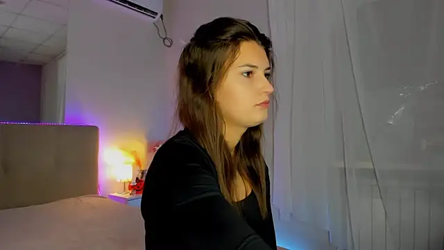 Laura Leee online show from 15, 10, 2025