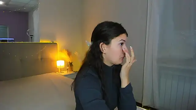 Laura Leee online show from 19, 11, 2025