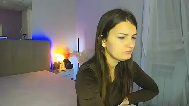 Laura Leee online show from 5, 12, 2025