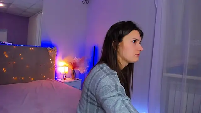 Laura Leee online show from 7, 3, 2026