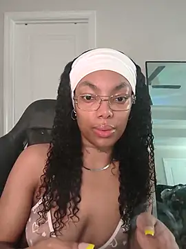 Snapshot of butterflybootyy chatting on 30, 4, 2026 butterflybootyy online show from 30, 4, 2026