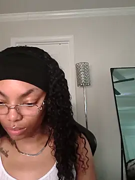 Snapshot of butterflybootyy chatting on 8, 5, 2026 butterflybootyy online show from 8, 5, 2026