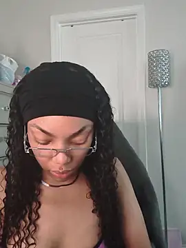 Snapshot of butterflybootyy chatting on 25, 5, 2026 butterflybootyy online show from 25, 5, 2026