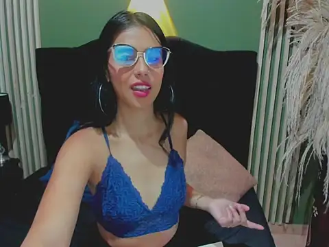 Snapshot of PaolaMendez_ chatting on 1, 3, 2025 PaolaMendez online show from 1, 3, 2025