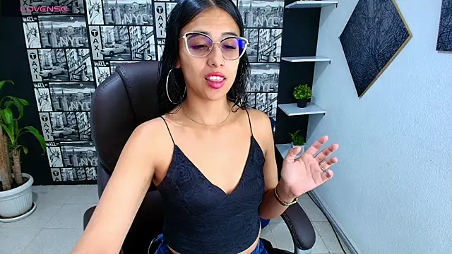Snapshot of PaolaMendez_ chatting on 19, 9, 2025 PaolaMendez online show from 19, 9, 2025