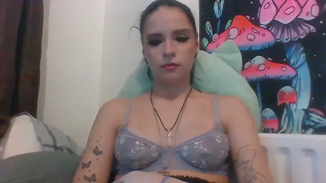 Snapshot of EmilyCleeveland chatting on 8, 12, 2024 EmilyCleeveland online show from 8, 12, 2024