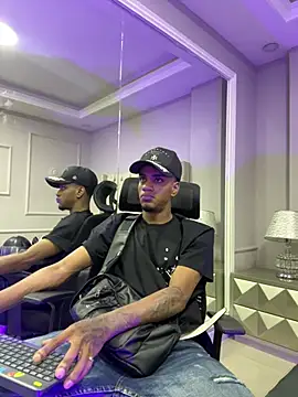 AaronCruz  online show from 21, 3, 2025